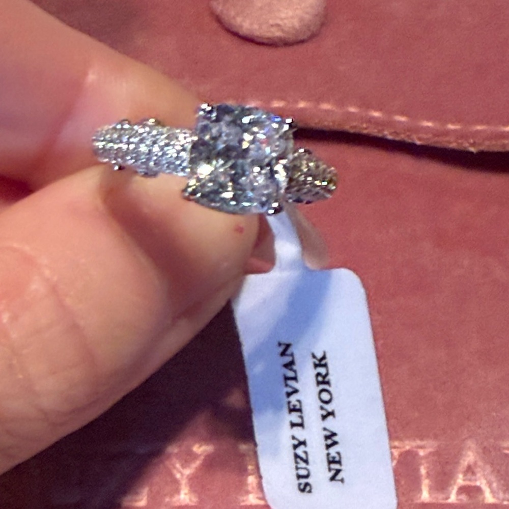 NWT Suzy Levian Cushion Cut Ring